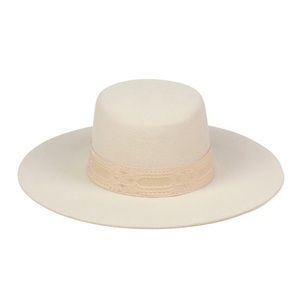 ▪️lack of color sierra hat▪️tan ribbon celestial